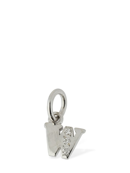 DoDo: 18KT White gold W charm w/ diamonds