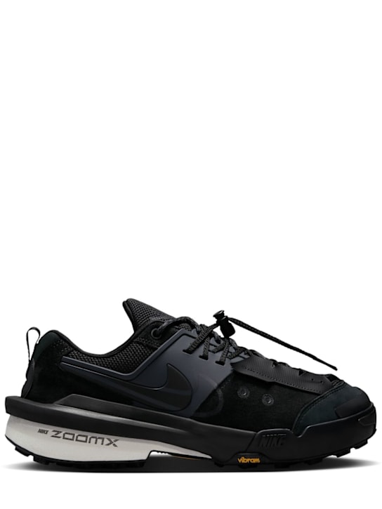 Nike: Sacai Zegamadome sp sneakers
