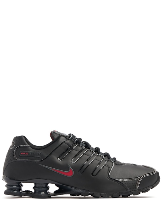 Nike: Sneakers Shox NZ