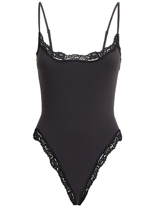 SKIMS: Body Fits Everybody in nylon con pizzo