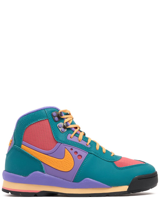 Nike: Baltoro sneakers