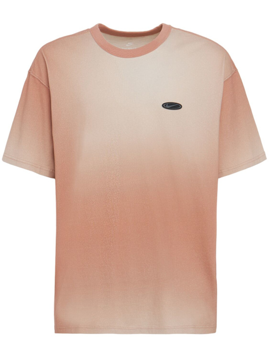 Nike: Premium Essentials tee