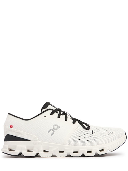 On: Cloud X 4 sneakers