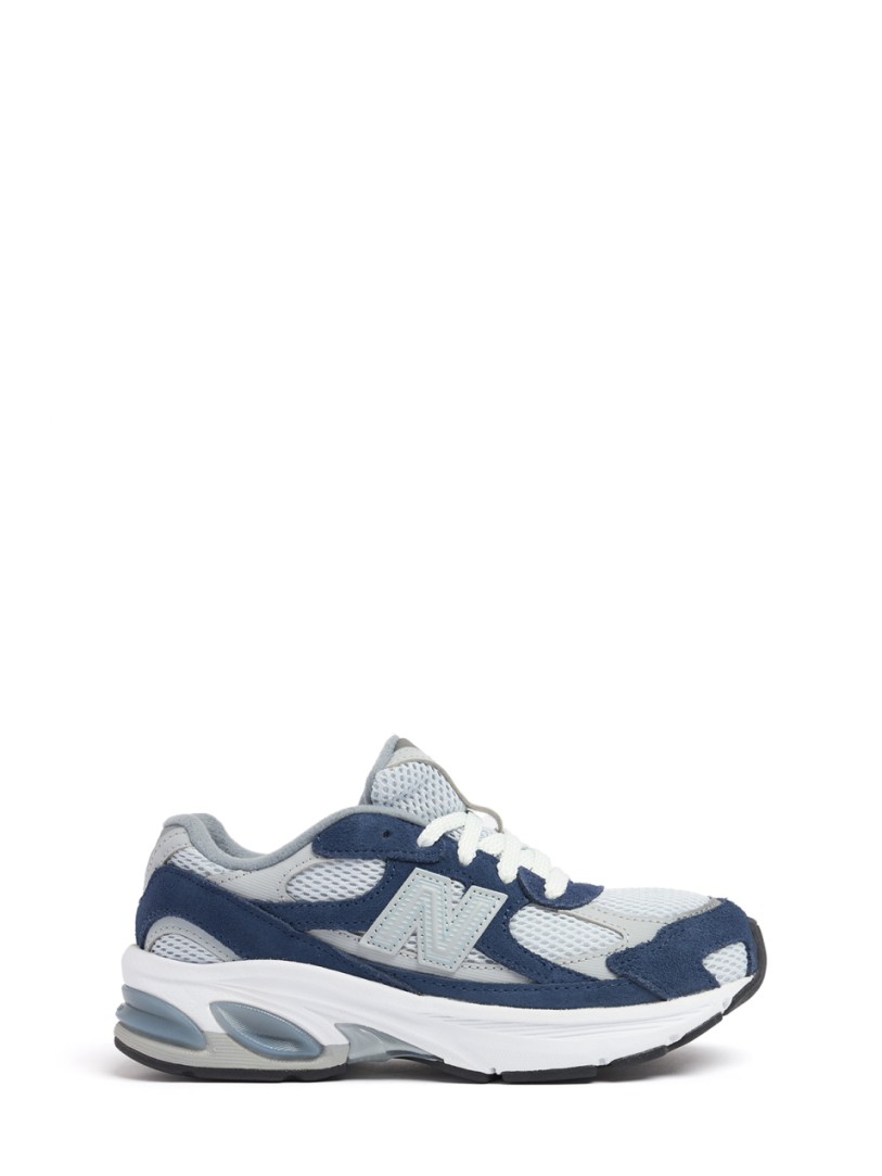 New Balance: Baskets sportives avec des détails en daim