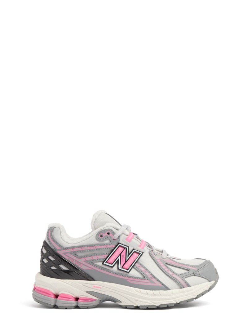 New Balance: Sportliche Sneaker mit grafischen Details