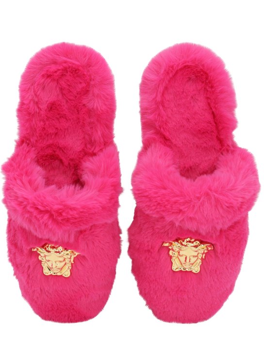 Versace: Chaussons en fourrure synthétique Medusa