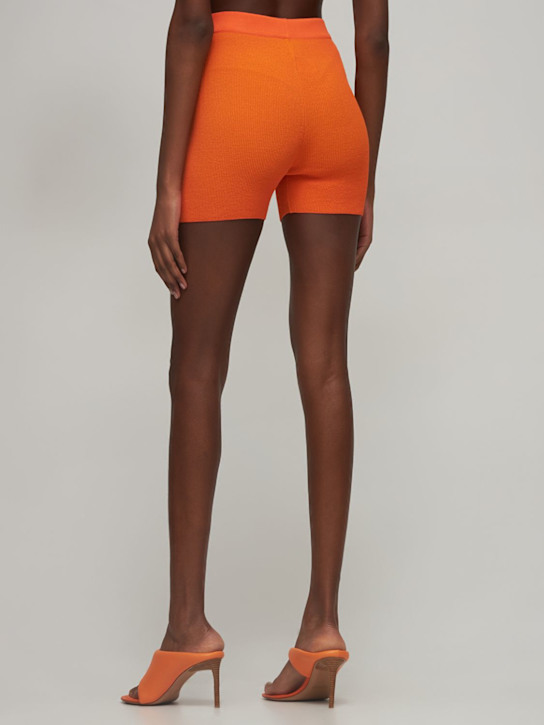Jacquemus: Radlerhose aus Strick „Le Short Arancia“