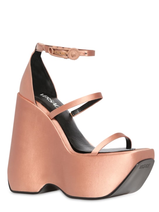 Versace: Sandales compensées en satin 160 mm