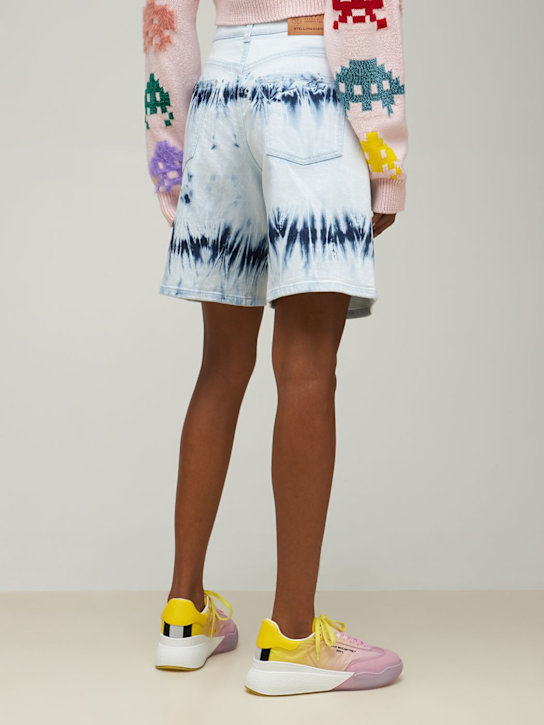 Stella McCartney: Bermuda in denim di cotone tie dye
