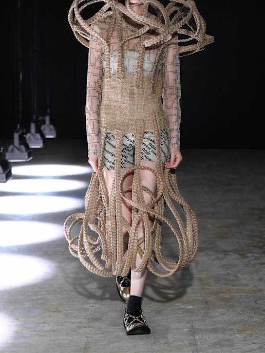 Noir Kei Ninomiya: T-shirt in tulle con logo