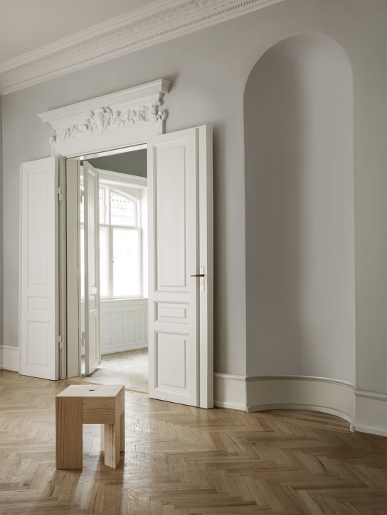 Karakter: TriAngle stool
