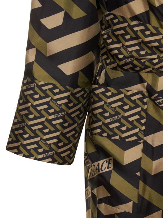 Versace: Monogram-Morgenmantel