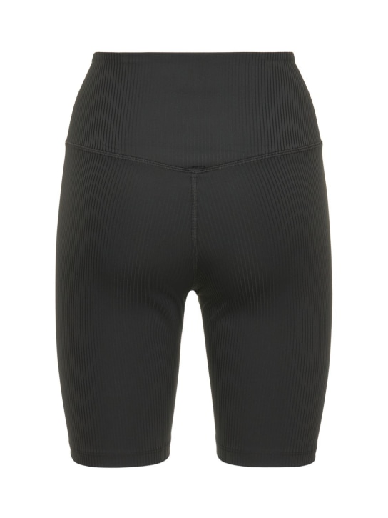 Girlfriend Collective: Radlerhose aus Stretch-Technostoff