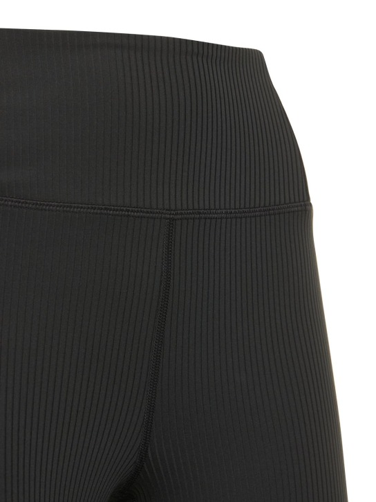Girlfriend Collective: Radlerhose aus Stretch-Technostoff