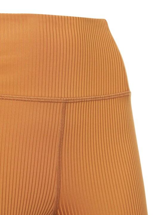 Girlfriend Collective: Radlerhose aus Stretch-Technostoff