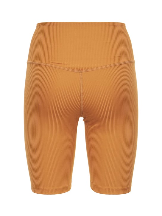Girlfriend Collective: Radlerhose aus Stretch-Technostoff