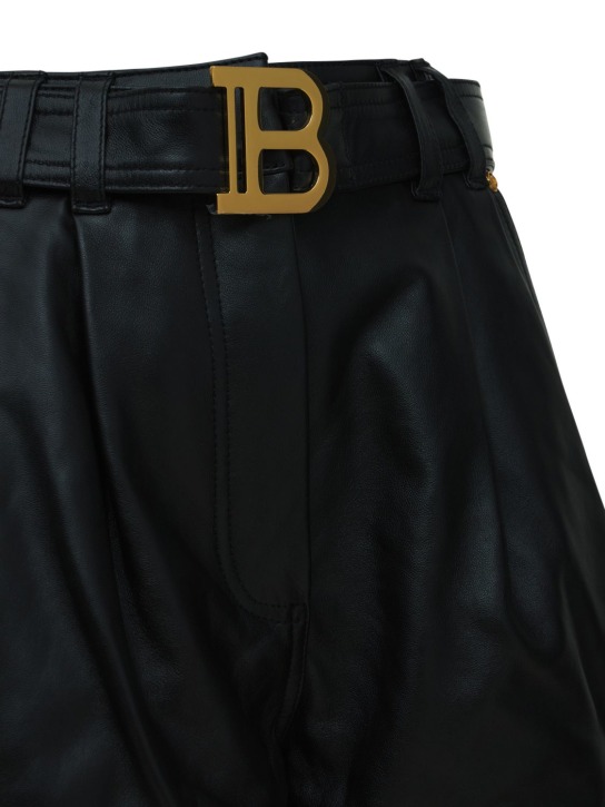 Balmain: Shorts de piel con cintura alta
