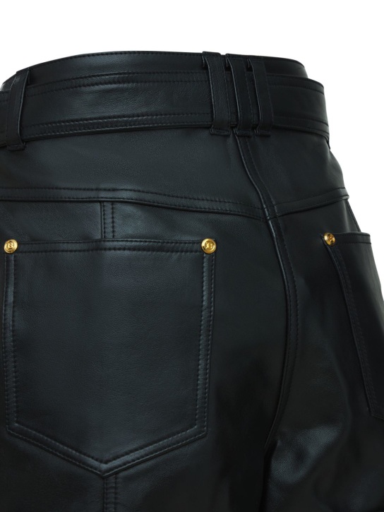 Balmain: Shorts de piel con cintura alta