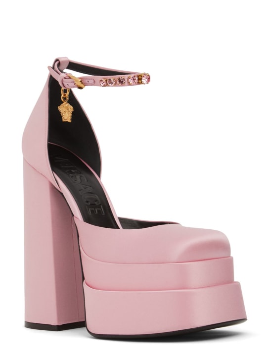 Versace: Escarpins compensées en satin 155 mm