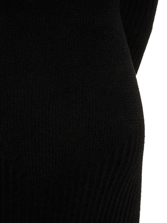 Andreadamo: Ribbed knit velvet midi dress w/cut out