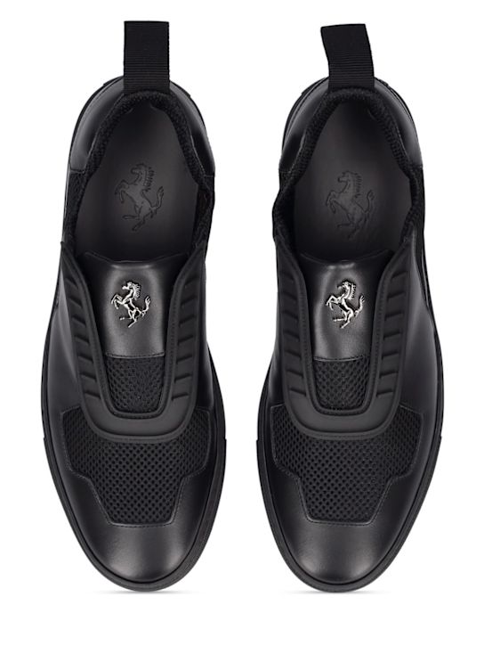 Ferrari: Sneakers basses en cuir