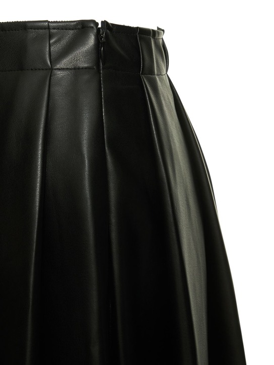 Deveaux: Jupe midi en simili-cuir plissé Sienna