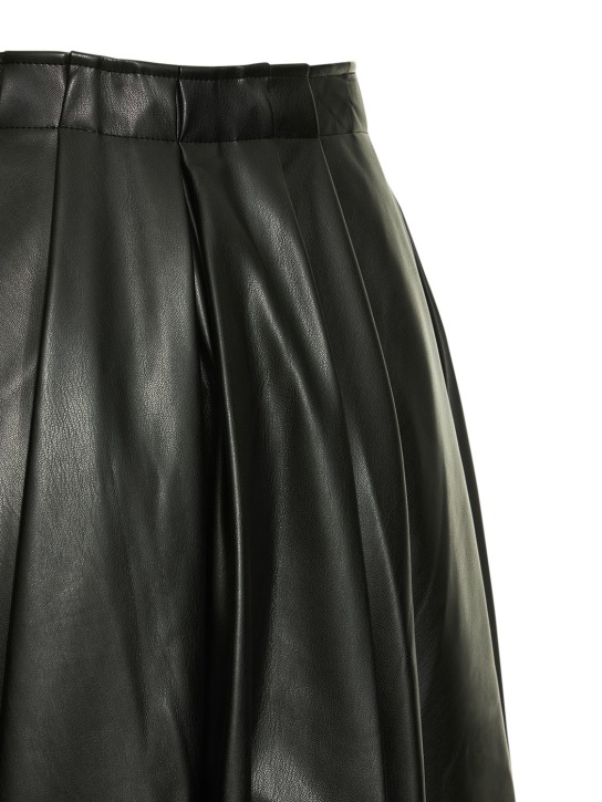 Deveaux: Jupe midi en simili-cuir plissé Sienna