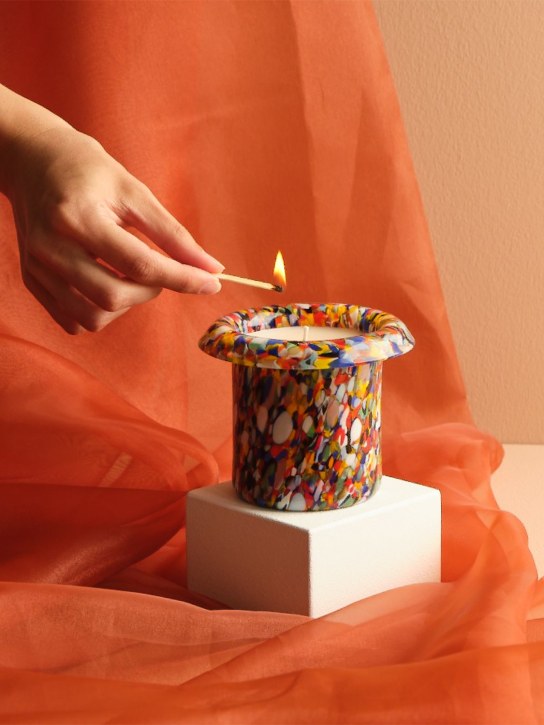 Aina Kari: Candela Mille in vetro di Murano