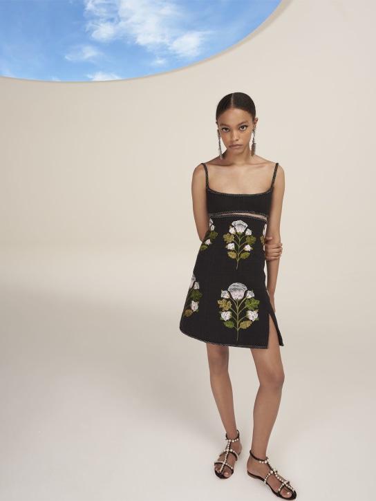 Giambattista Valli: Robe courte en bouclé brodé