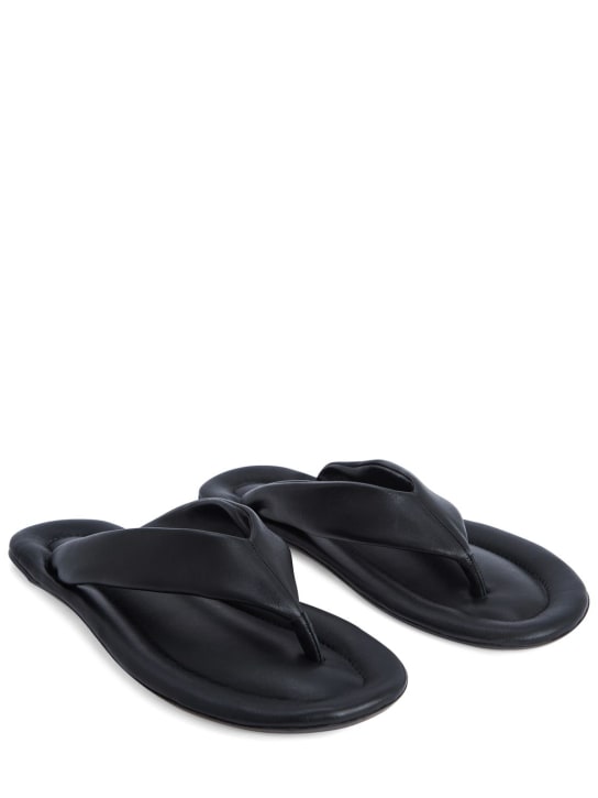 BY FAR: Tongs en cuir Dasha 10 mm