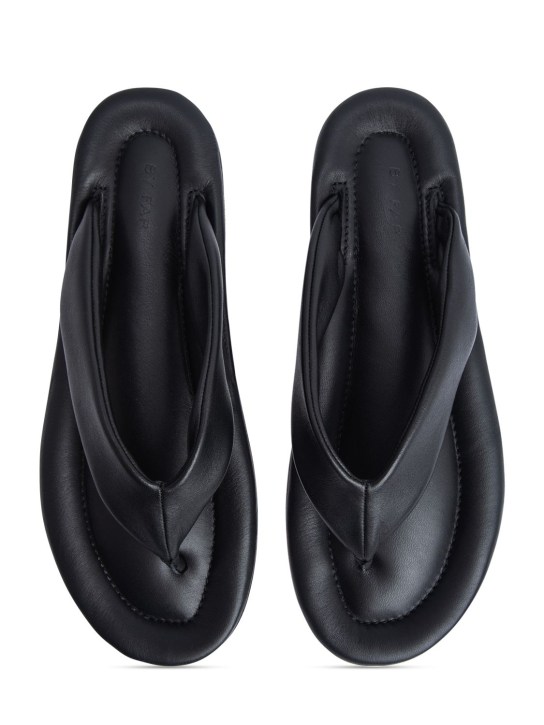 BY FAR: Tongs en cuir Dasha 10 mm