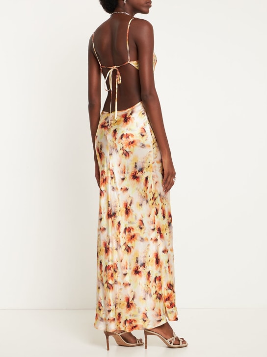 Bec + Bridge: Maxikleid aus Viskosesatin mit Blumenmuster