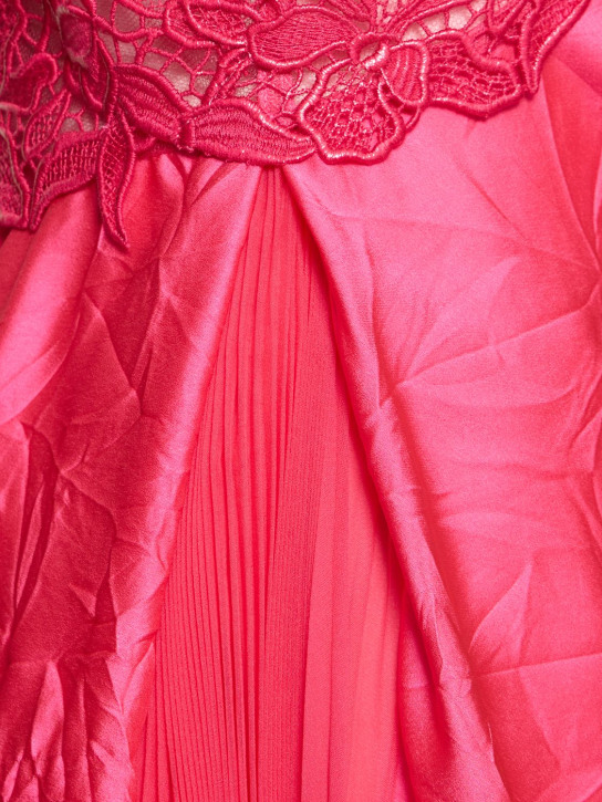 Versace: Robe courte en dentelle et satin