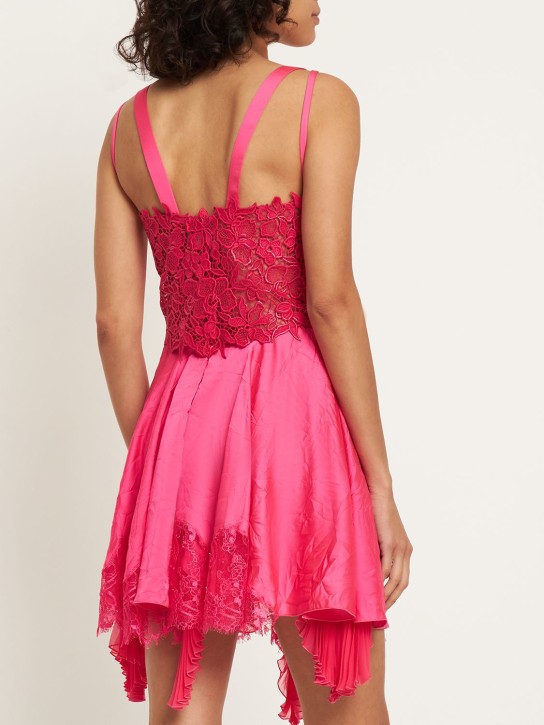 Versace: Robe courte en dentelle et satin