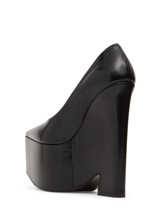 Versace: Escarpins en cuir verni Tempest 170 mm