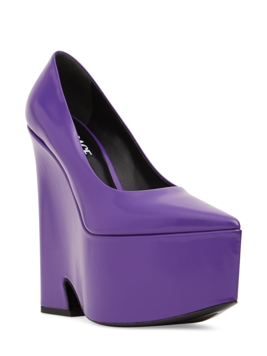 Versace: Escarpins en cuir verni Tempest 170 mm