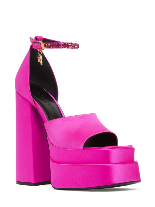Versace: Sandales compensées en satin et viscose 110 mm