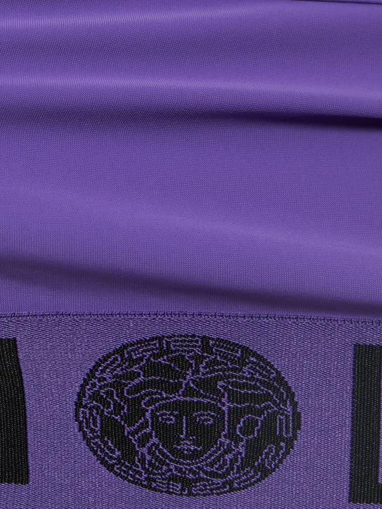 Versace: Brassière de sport tissu technique stretch Greca