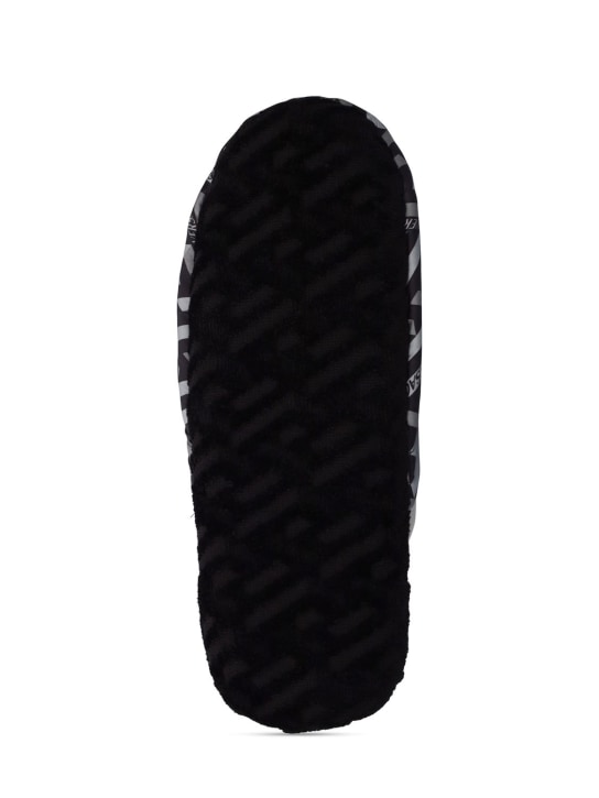Versace: Pantoufles Greca Signature
