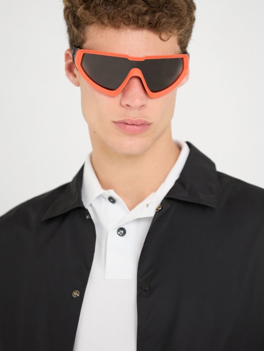 Moncler: Lunettes de soleil futuristes Wrapid