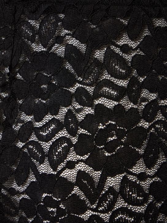 Interior: Carrie stretch lace shorts