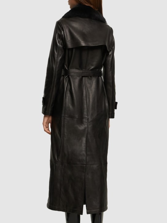 Blancha: Trenchcoat aus Shearling und Leder