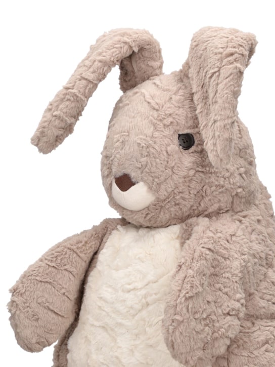 Brunello Cucinelli: Conejo de peluche para guardar el pijama