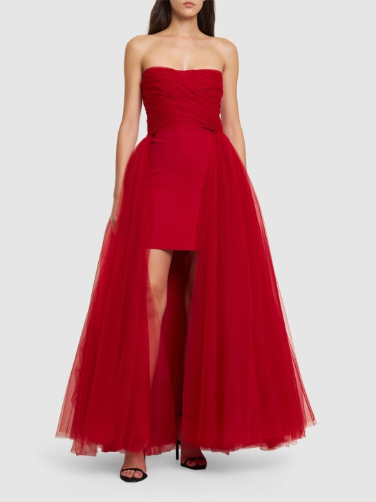 Giambattista Valli: Vestido asimétrico de tul sin tirantes