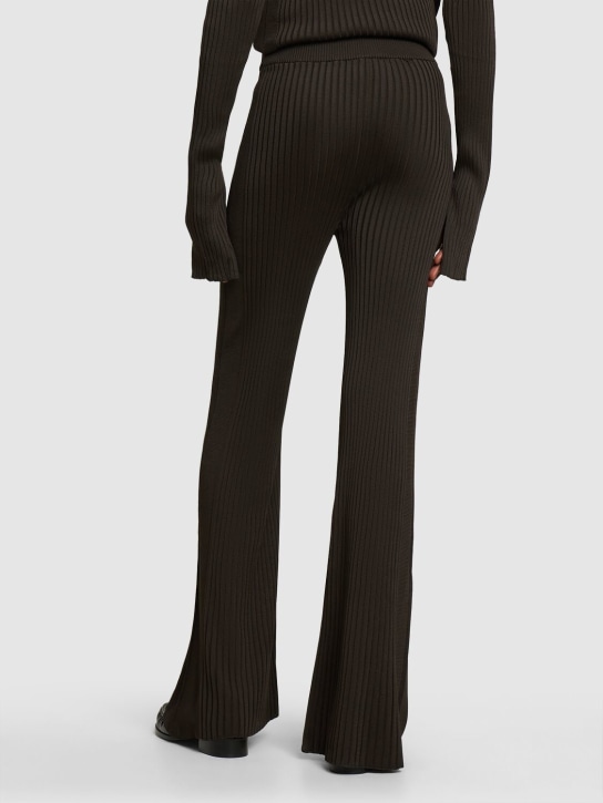 Jil Sander: Pantalon évasé en viscose ultra-fine côtelée