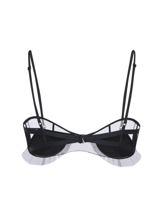 Nensi Dojaka: Soutien-gorge en tulle à volants