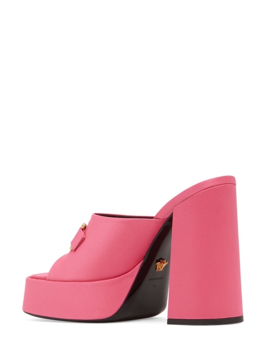 Versace: Mules en satin 120 mm