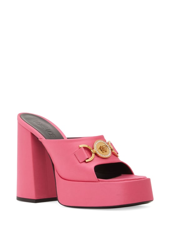 Versace: Mules en satin 120 mm