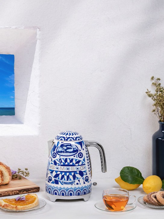 Smeg: Hervidora eléctrica D&G Blu Mediterraneo
