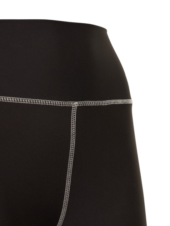 Weworewhat: Radlerhose aus Stretch-Technostoff